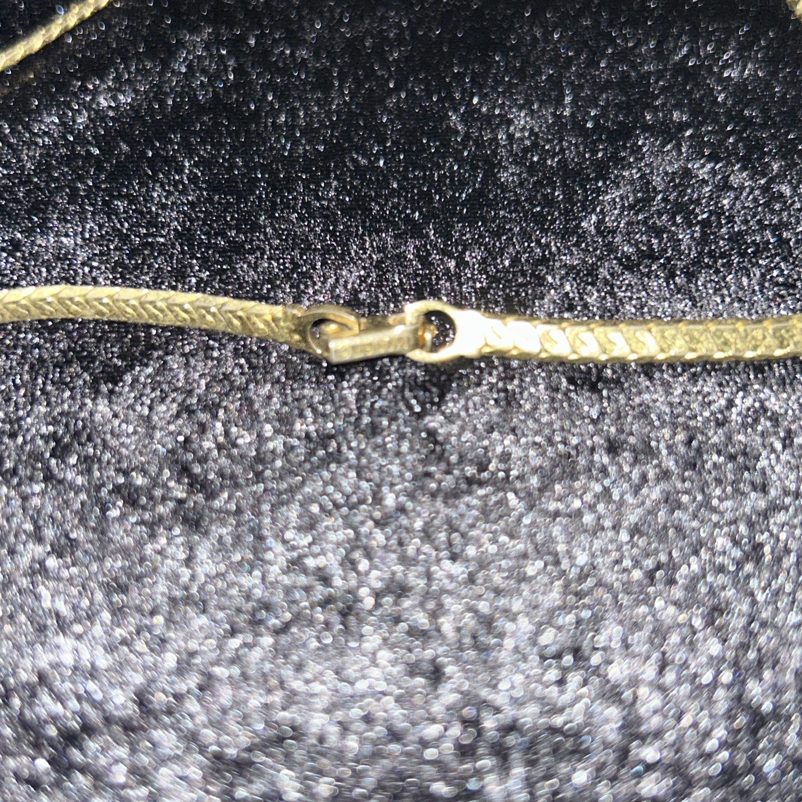 Vintage Signed Monet Gold-Tone Flat Herringbone Chain Necklace 14.5” Drop