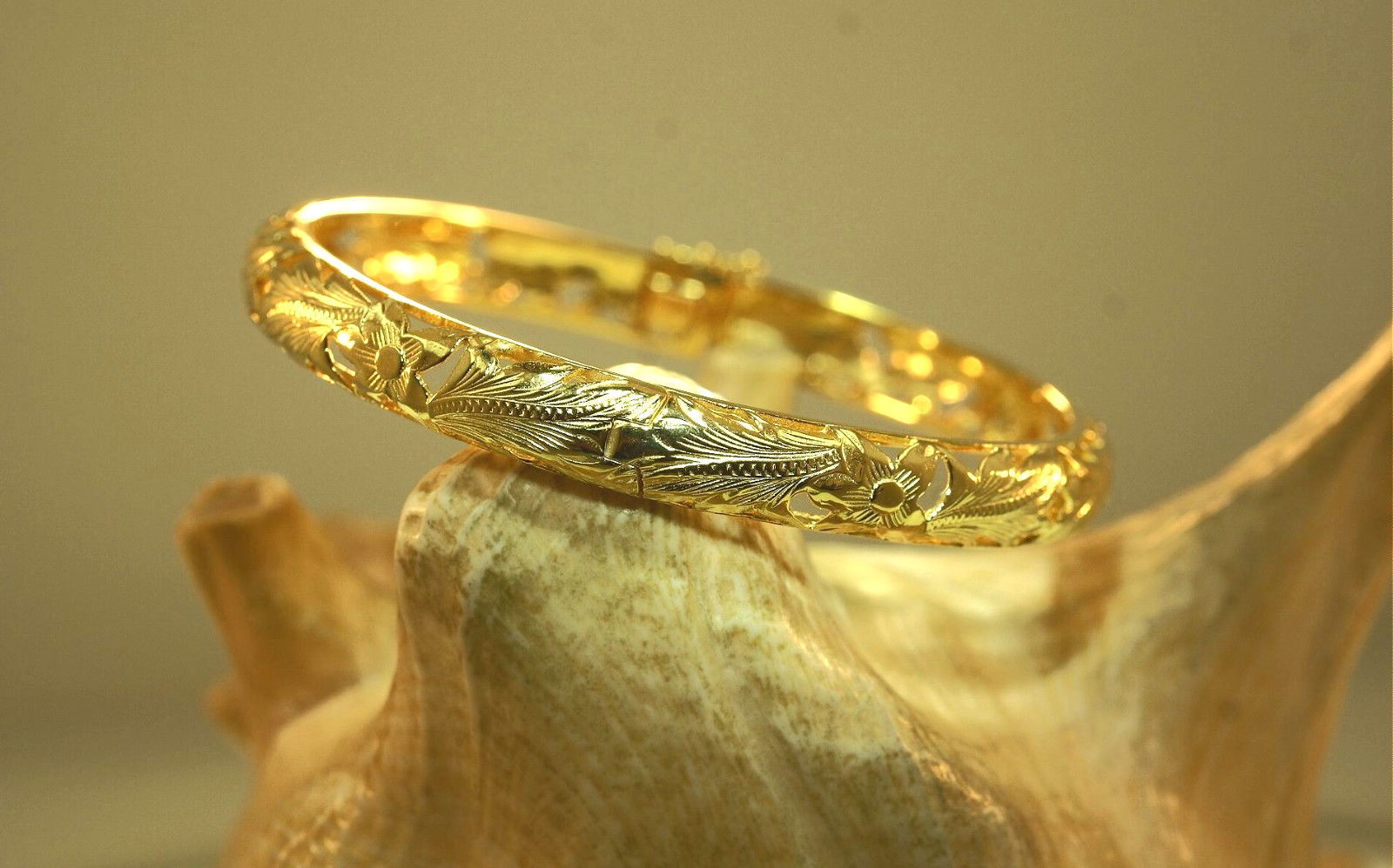 8MM YELLOW GOLD-PLATED 925 STER SILVER PIERCED HAWAIIAN PLUMERIA FERN BRACELET