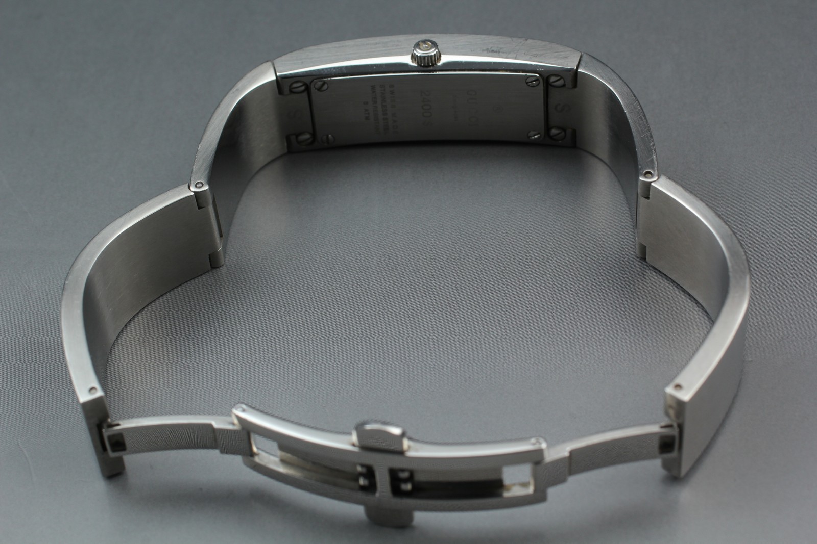[Near MINT] GUCCI 2400S 14mm Silver Dial Quartz Bangle Women’s Vintage Watch