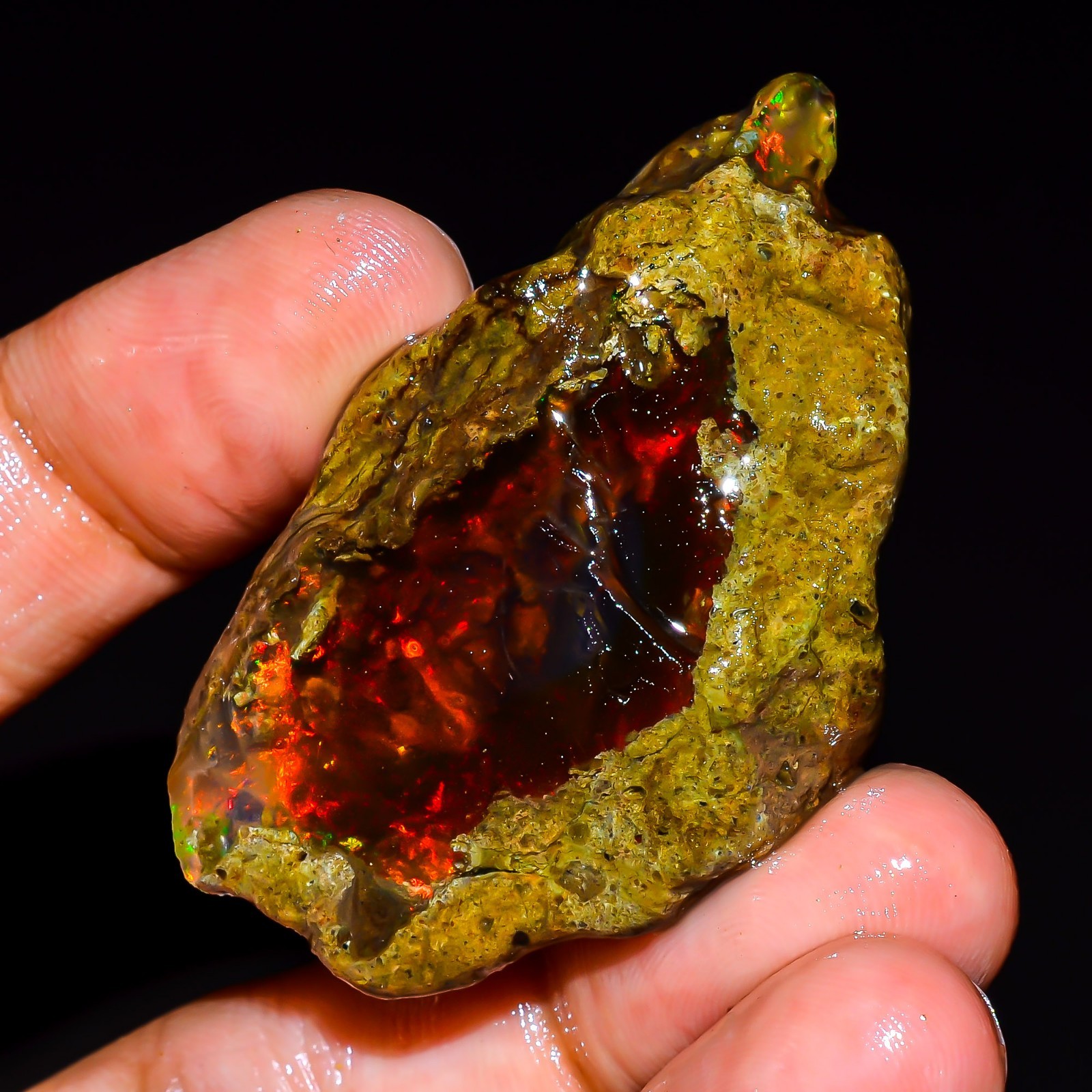 85.5 Ct Fire Opal Ethiopian Natural Oil Rough Gemstone For Jewelry 47x28x14 mm