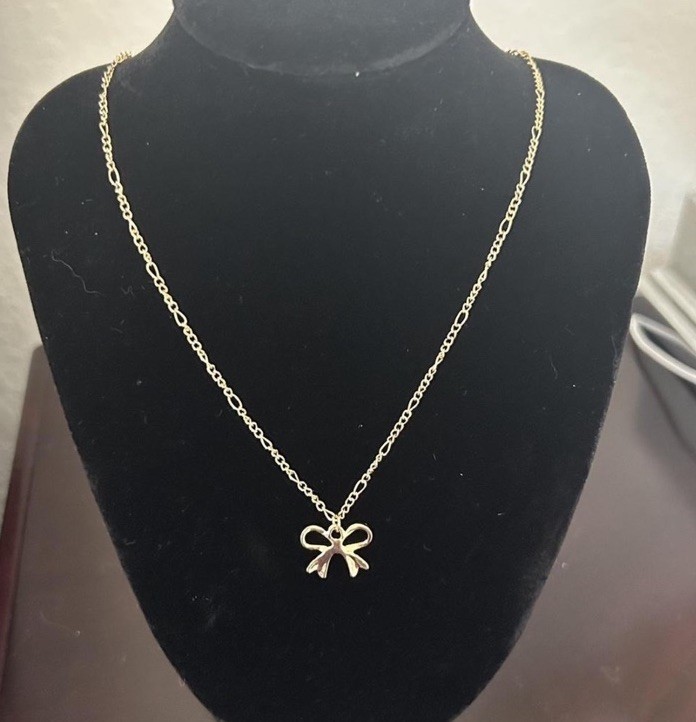 Gold Tone Bow Charm Pendant Necklace Cable Chain Lobster Clasp Adjustable