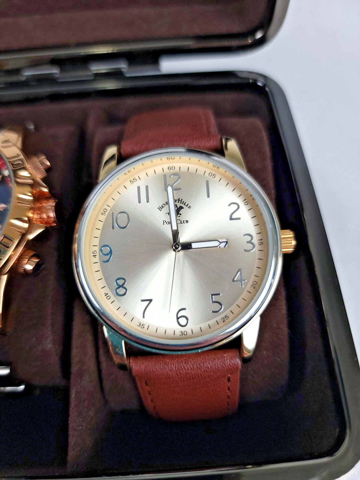 Men’s Watch Collection Lot of 4 with Case includes 1 Michael Kors