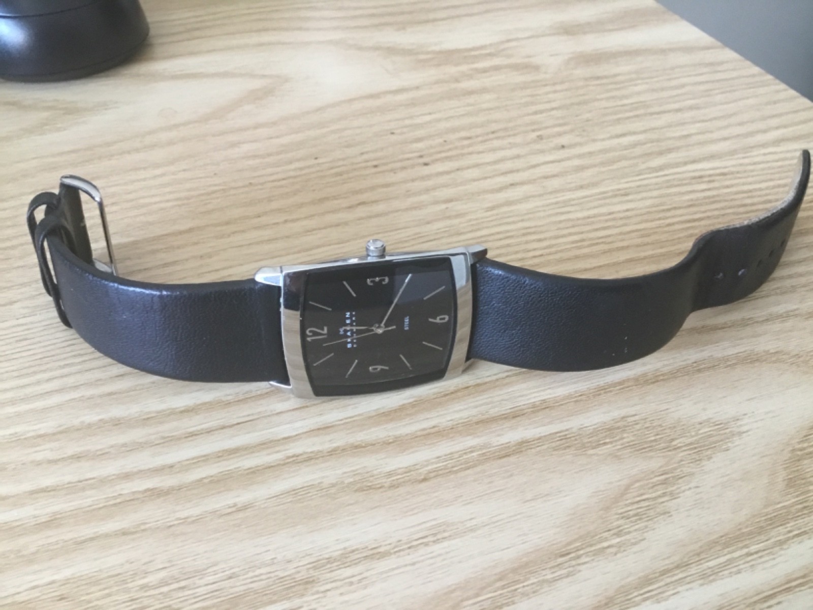 Skagen mens watch used, good condition, new battery. Analogue dial.