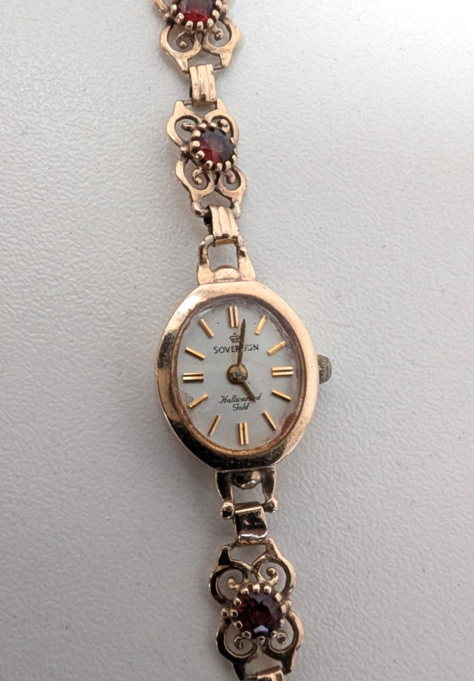 Vintage 9ct Gold & Garnet Sovereign Ladies Watch