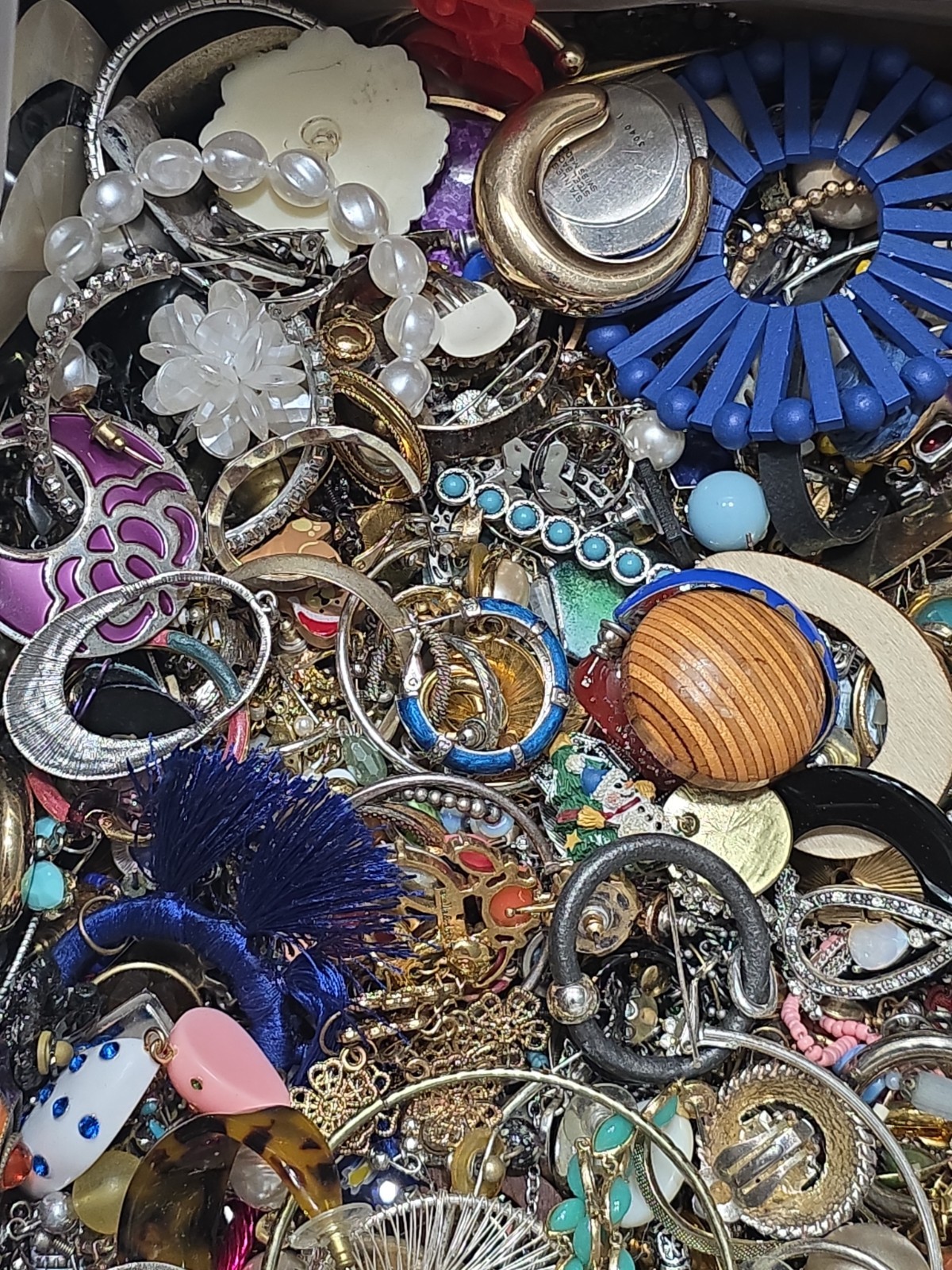 25 lbs Junk Jewelry Lot – See Description For Details! BAG #92
