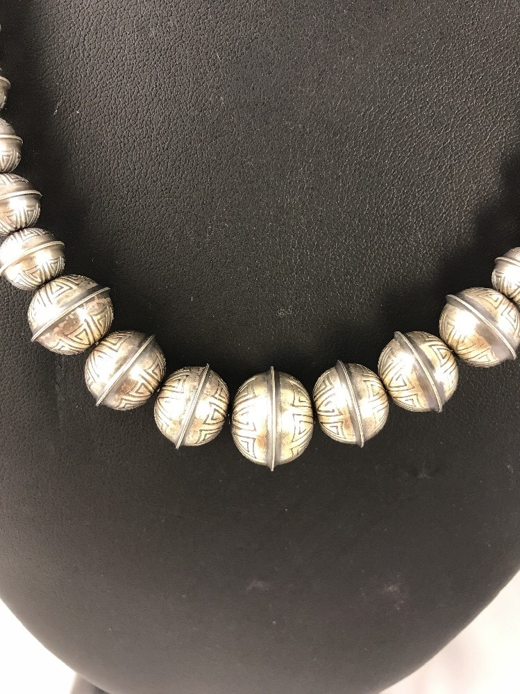 Hand Stamped Bench Navajo Pearls Graduated Sterling Silver Bead Necklace 19″