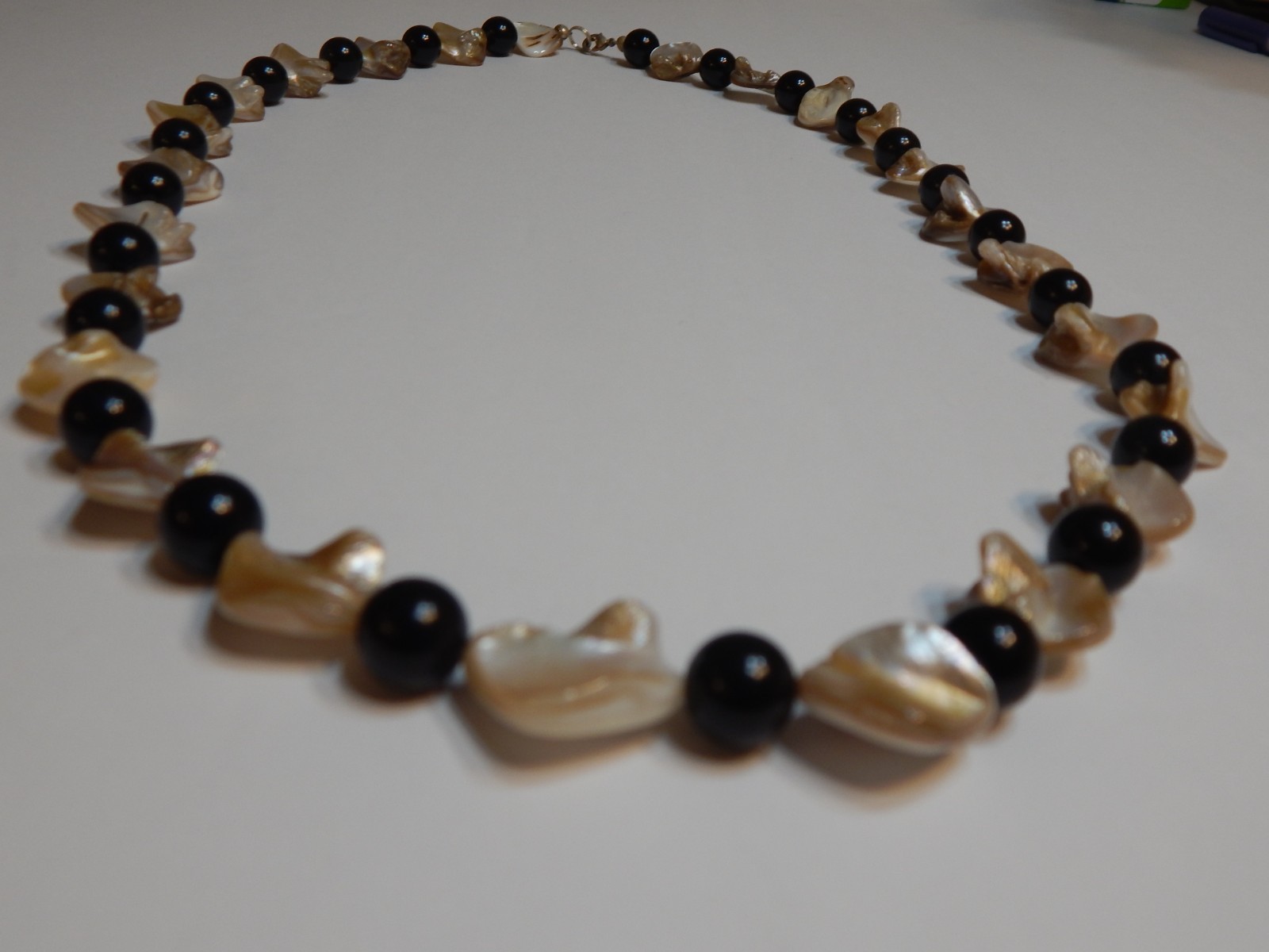 necklace women 30in shell with black beads (N7)
