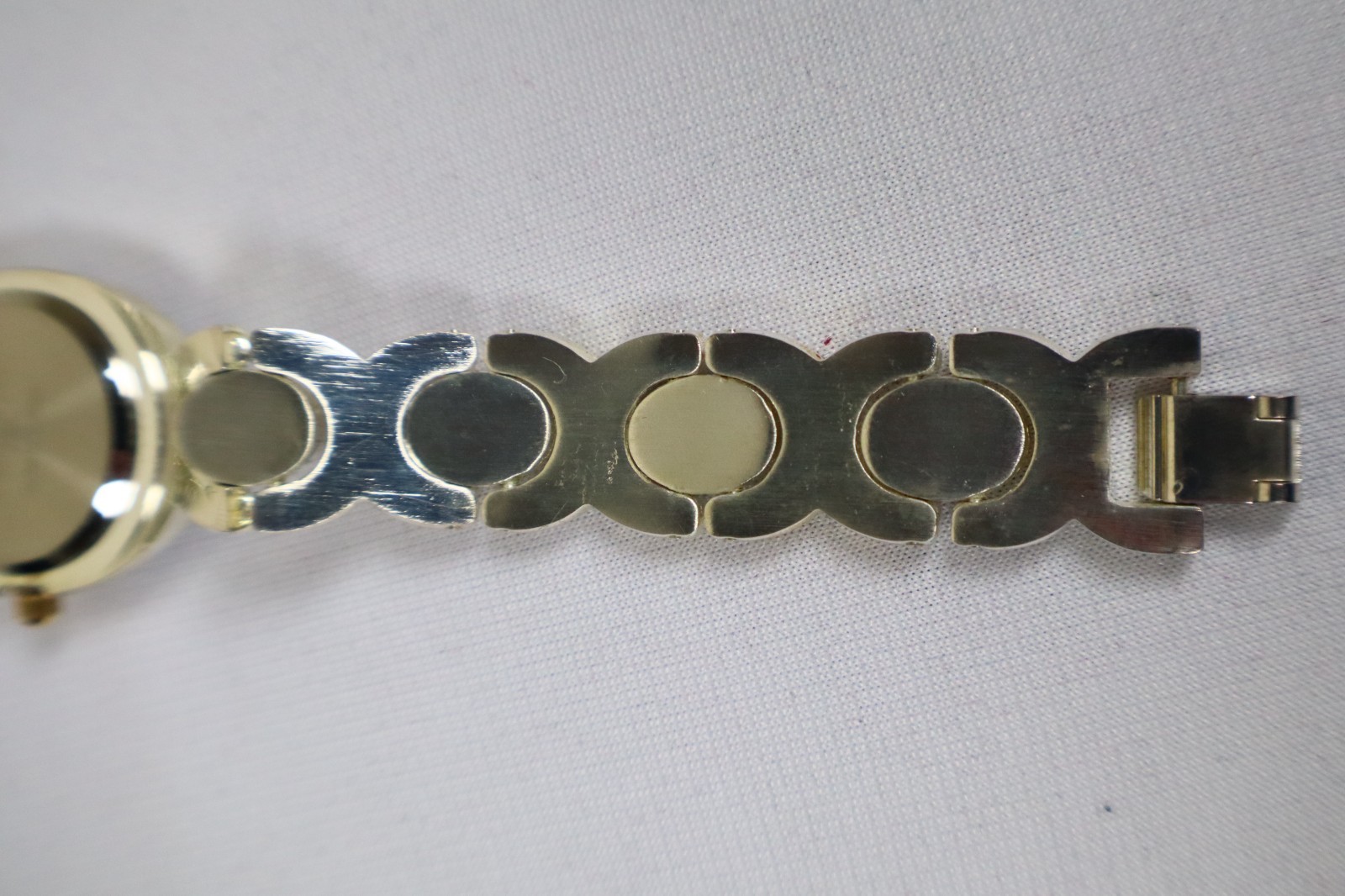 Sutton Quartz Watch Silver Tone Oval Face NIB Needs New Batt. ONE YEAR WARRANTY