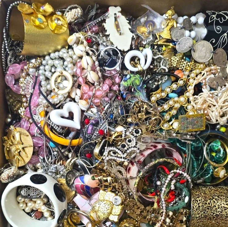 20 BIG POUNDS LBS Jewelry Lot Vintage Mod Junk Craft & Good Resell Tangled In