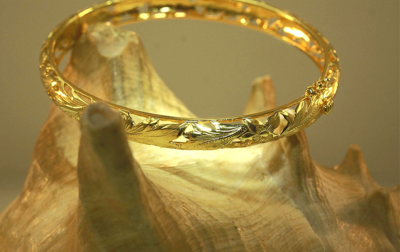 8MM YELLOW GOLD-PLATED 925 STER SILVER PIERCED HAWAIIAN PLUMERIA FERN BRACELET