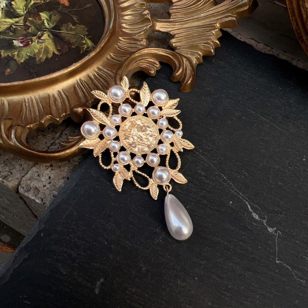 10pcs Vintage Pearl Brooch Royal Court Gem Pin Luxury Coat Badge Jewelry Gift