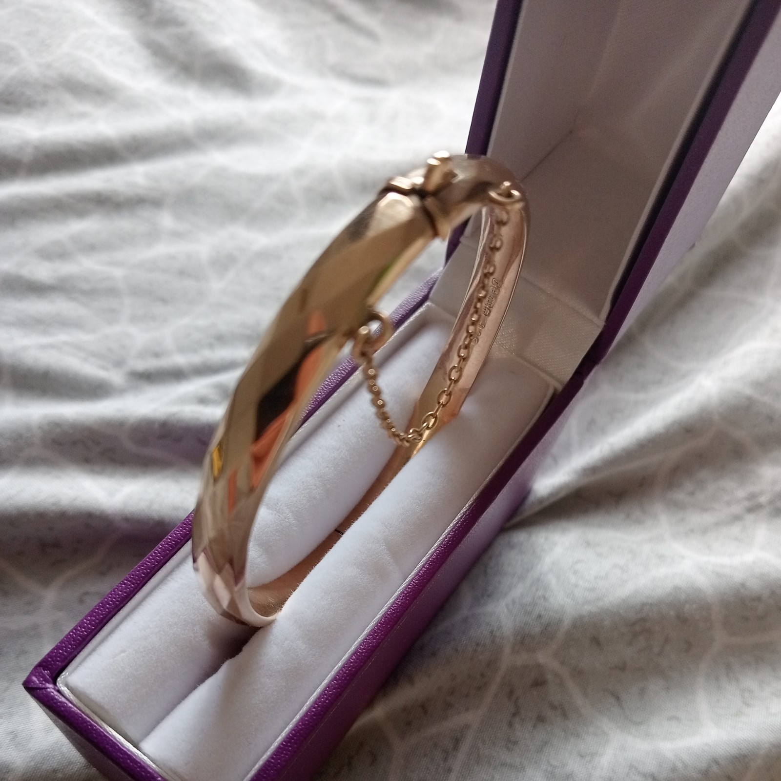 Gold Bangle 9 Carat Hinged Yellow 6mm Oval , 9.68 grams