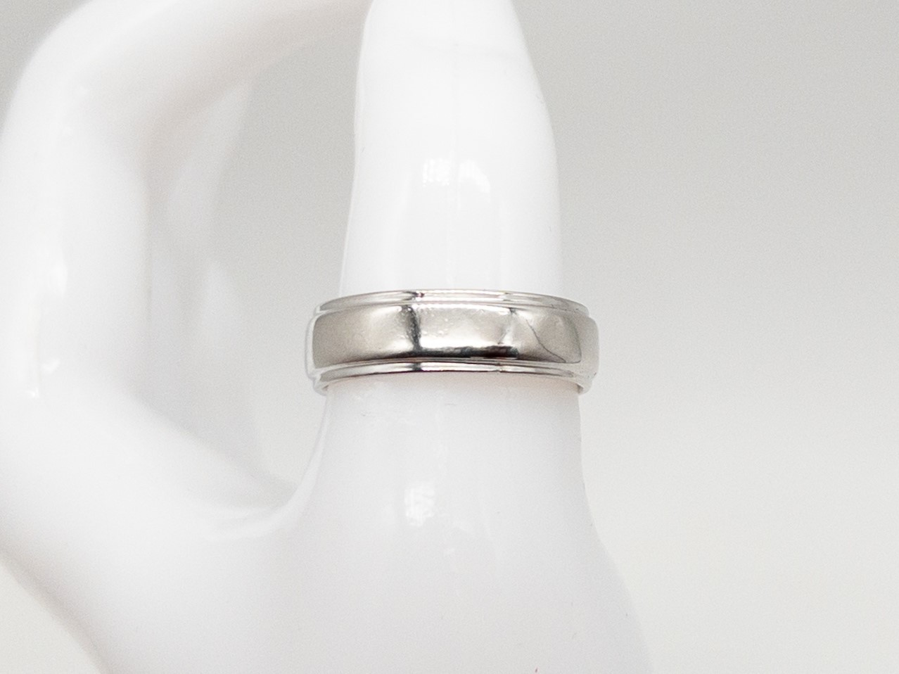 Designer $2400 7mm Platinum Wedding Band Ring SZ 8.25 11g