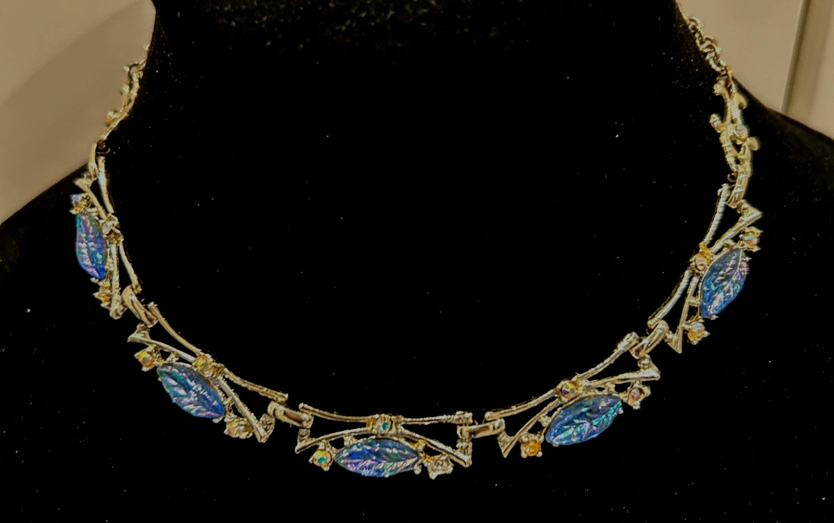 Vintage CARVED Blue AB Foil Back Glass Rhinestone Silvertone Necklace 1950/60s
