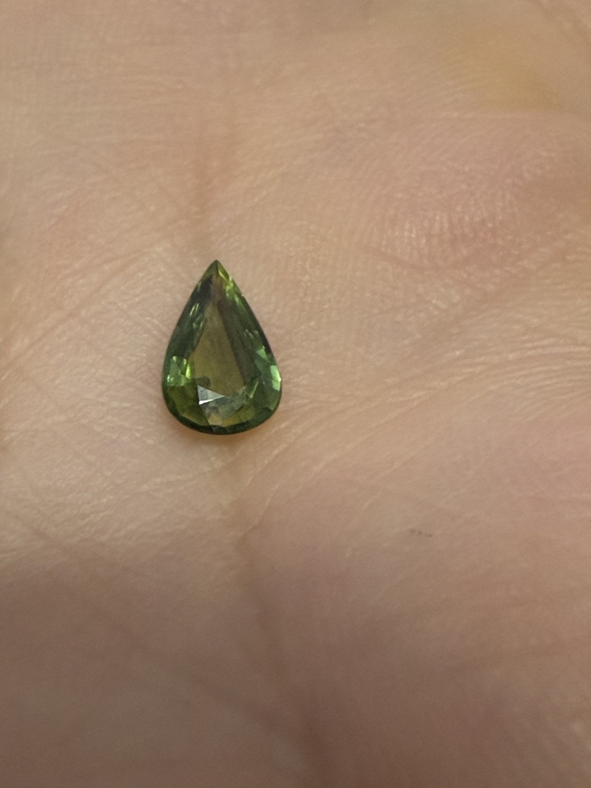 RARE – Bi colored SAPPHIRE Greenish-Yellow 0.70 CT No heat BANGKACHA THAILAND