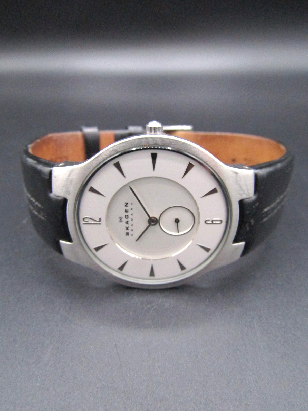 Beautiful Skagen Denmark 433LSLC Sub Second Ultra Slim Thin Case Sunk Dial Watch