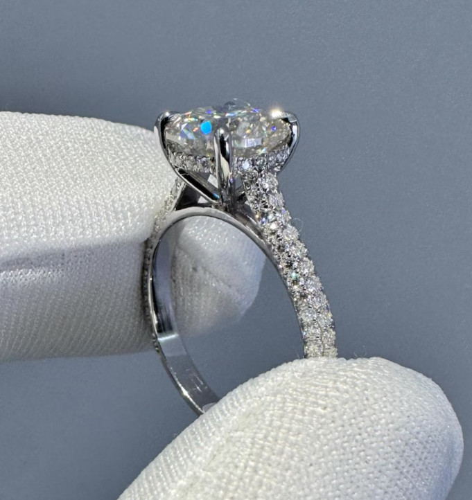 IGI 5.70Ct Round EF/VS1 Lab Grown Diamond Hidden-Halo Wedding Ring Platinum 950