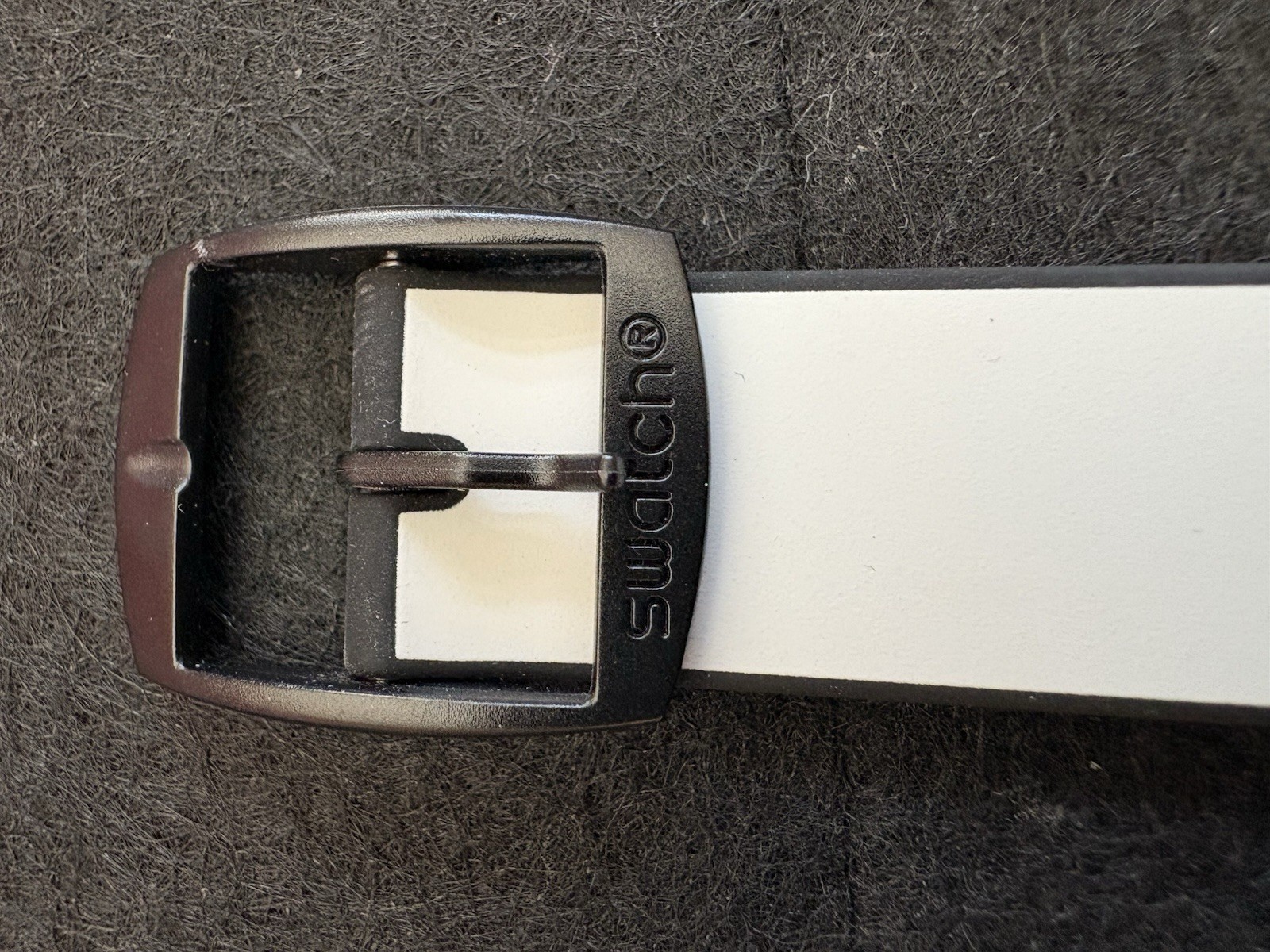 Swatch Skinnoir SVUB100 Ultra Thin Black White Dial Swiss Quartz Watch Case