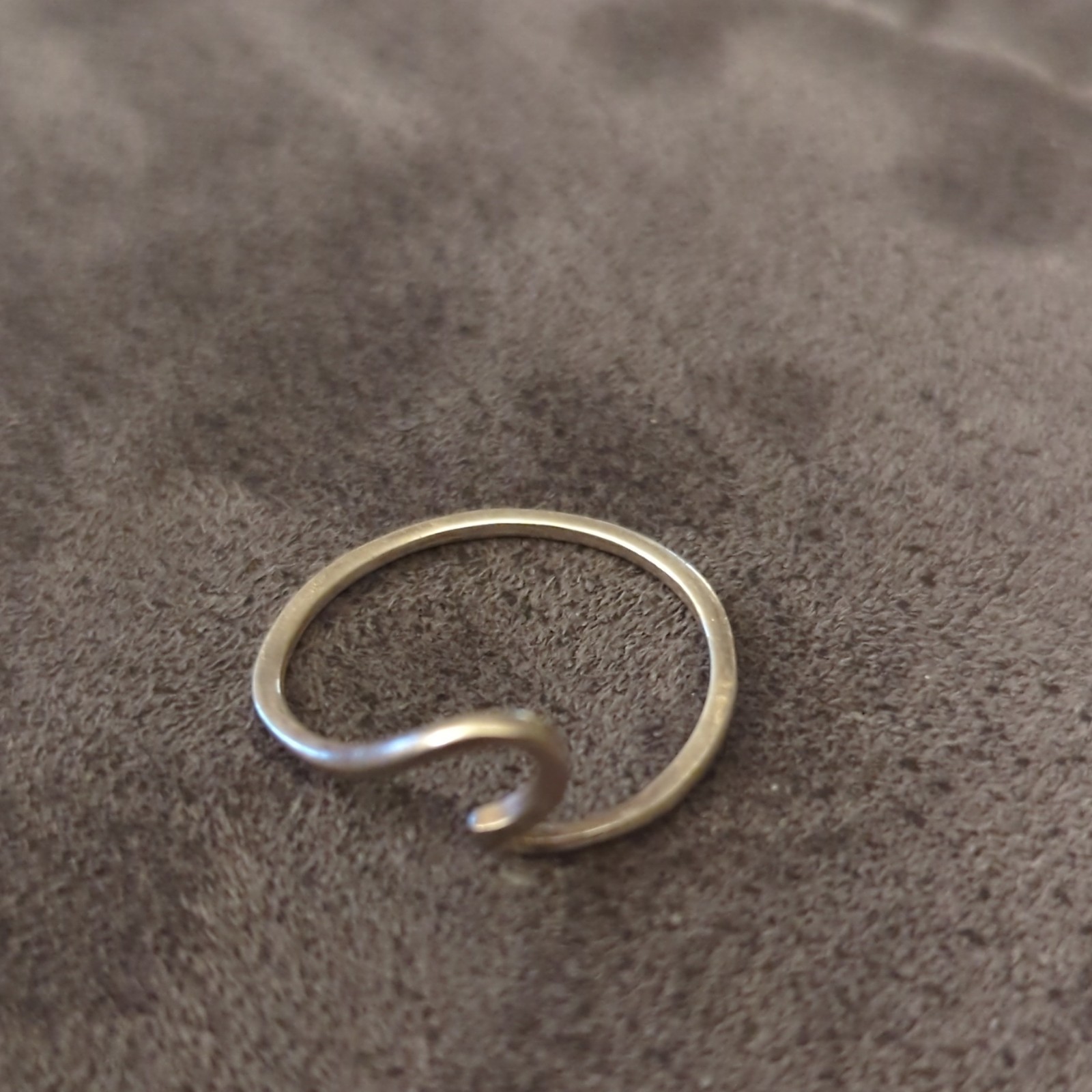 Silver Tone Stackable Wrap Band Ring Size 9 No Stone Metal Pre-Owned