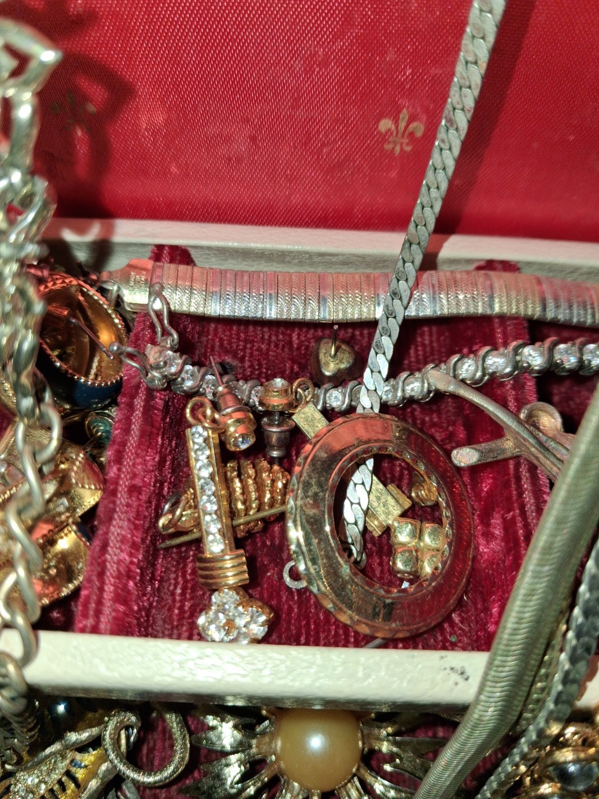 vintage to now jewelry lot unsearched untested