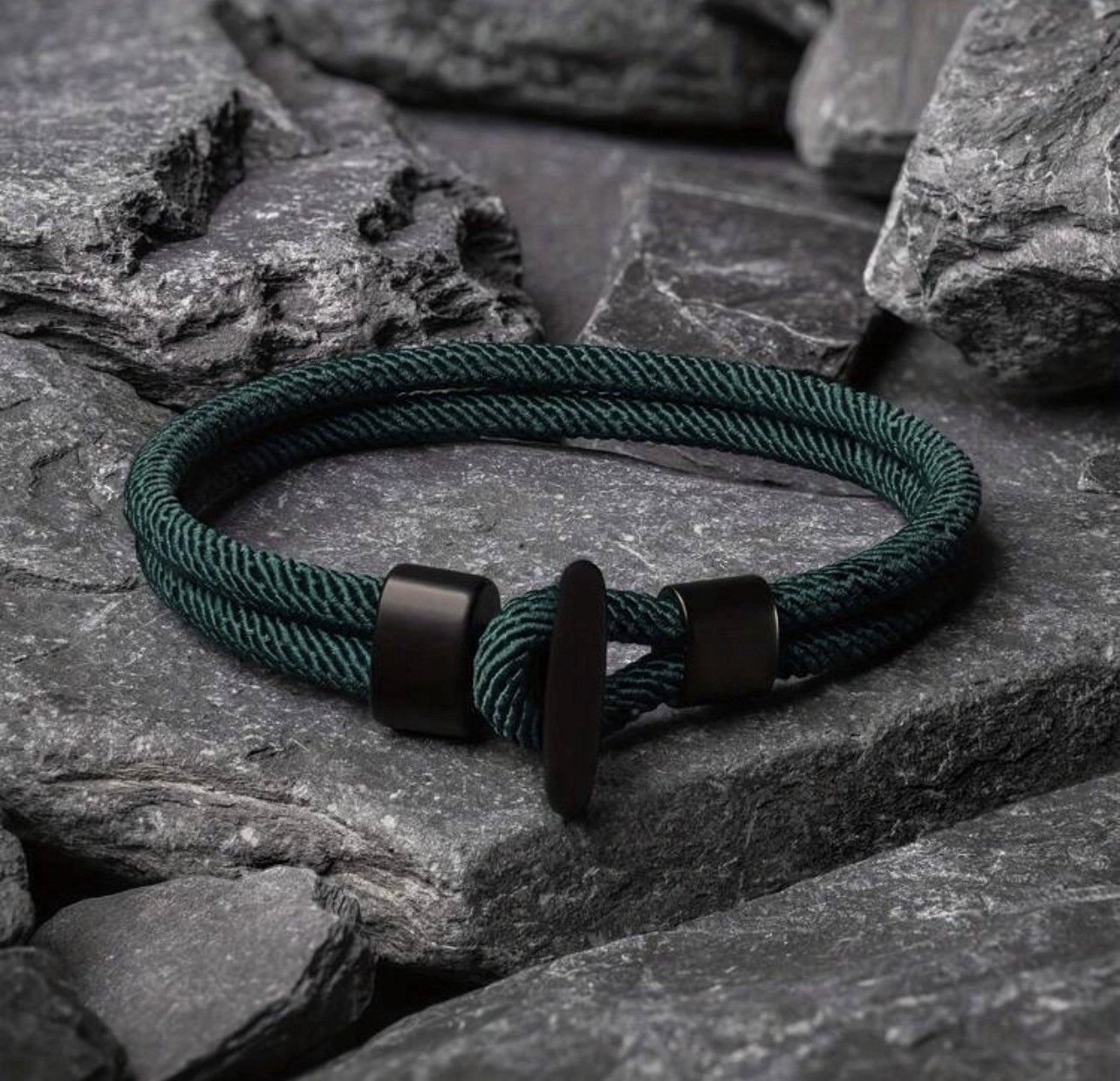 Men’s green and black braided nylon rope bracelet, adjustable, toggle clasp