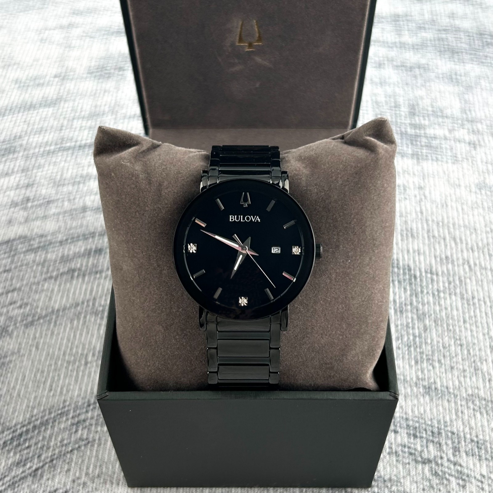 New Bulova Men’s Futuro Modern 98D144 Black Quartz Calendar Watch 42 MM