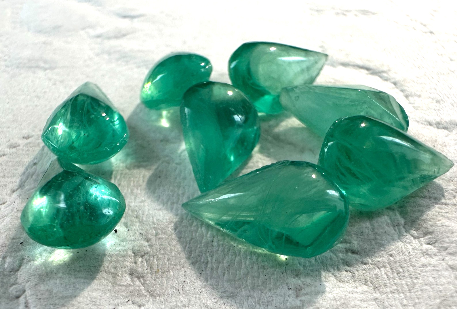AM1316 Vintage glass pears 13x8mm lt. emerald “flawed” cab top faceted back (8)