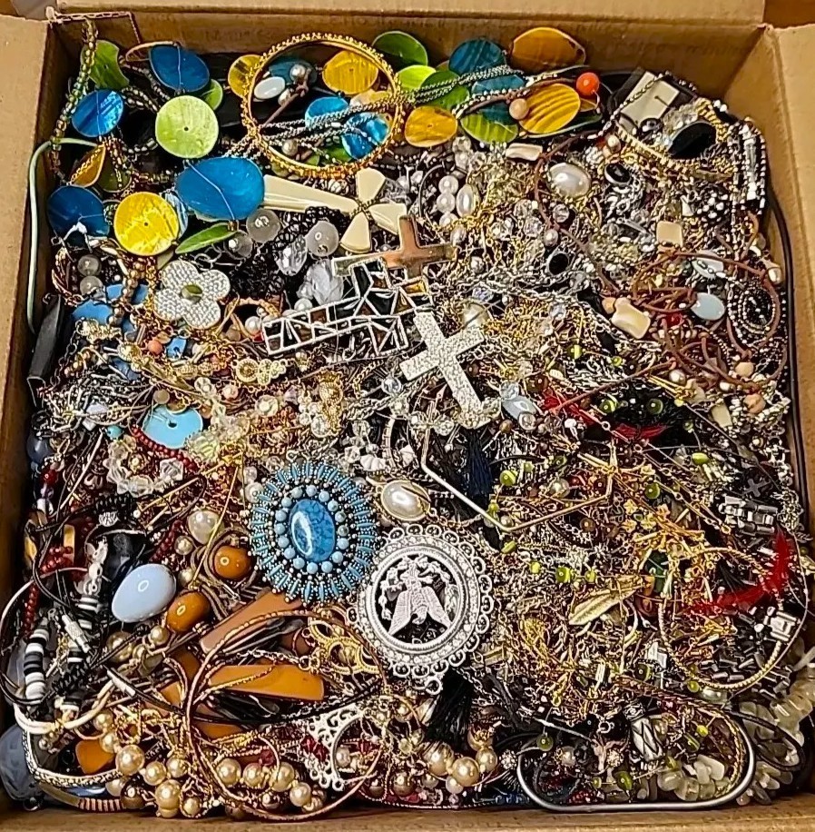 Tangled Unsearched Huge Jewelry Lot VTG Vintage & Mod Junk & Good Mix Resell Fun