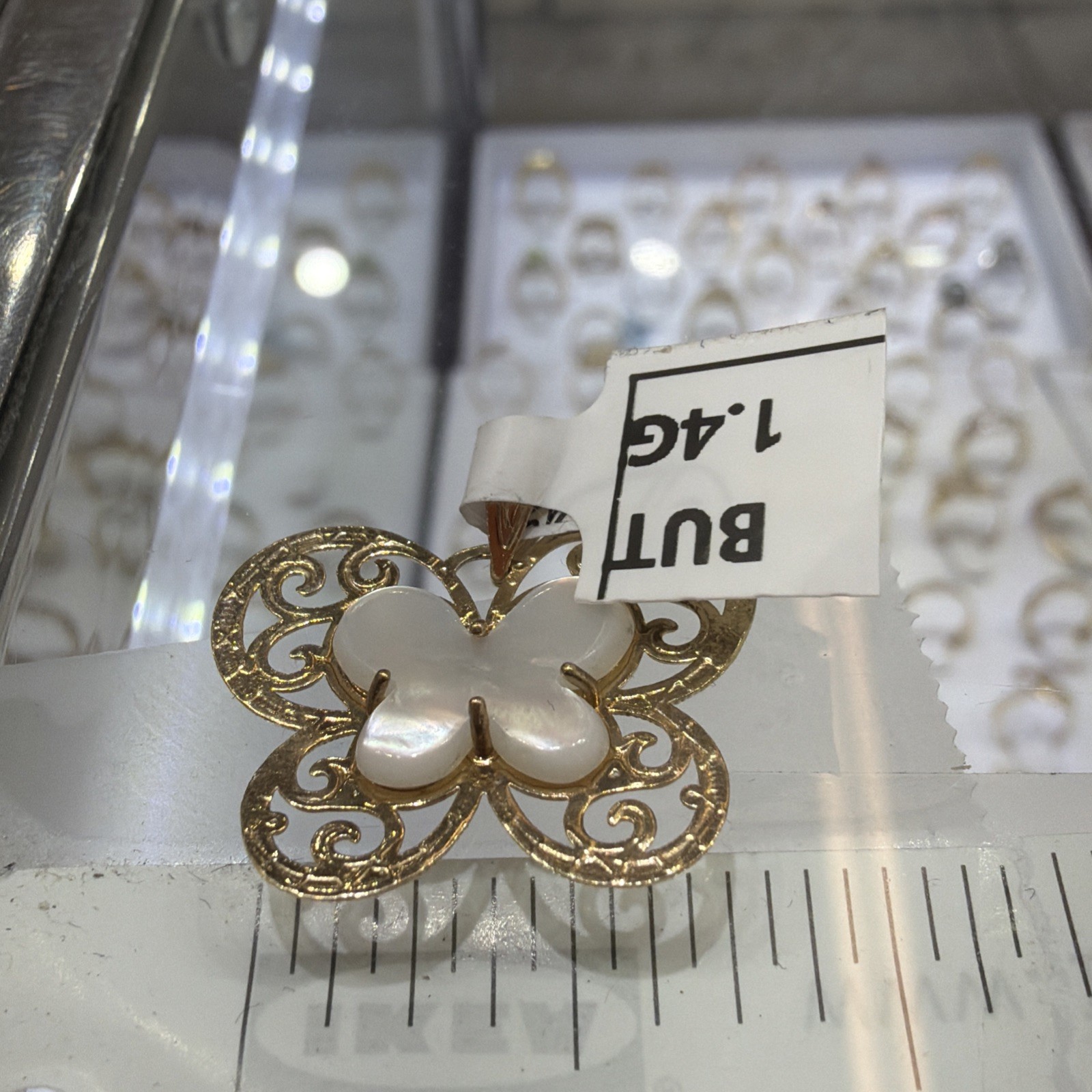 10 K Solid Yellow Gold Butterfly Pendant With Mother Of Pearl Stone