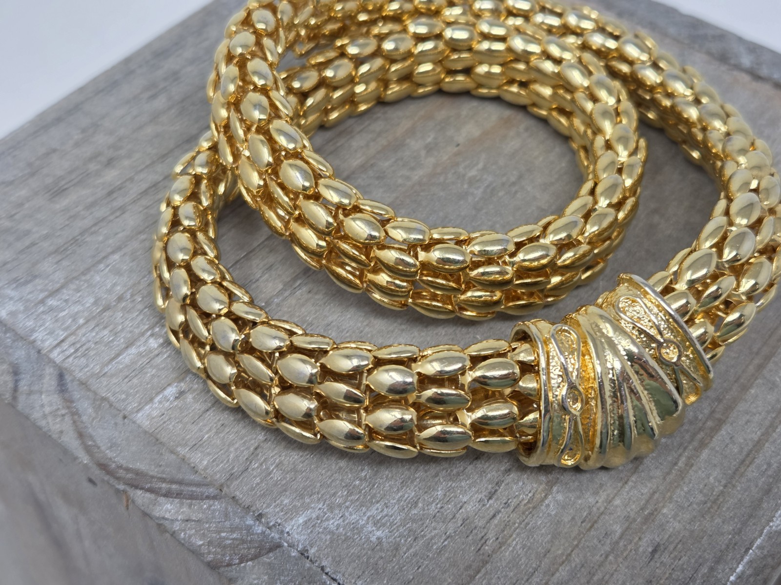 Vintage Gold Tone Mesh Choker Necklace Magnetic Clasp 17 Inches Unsigned 80s