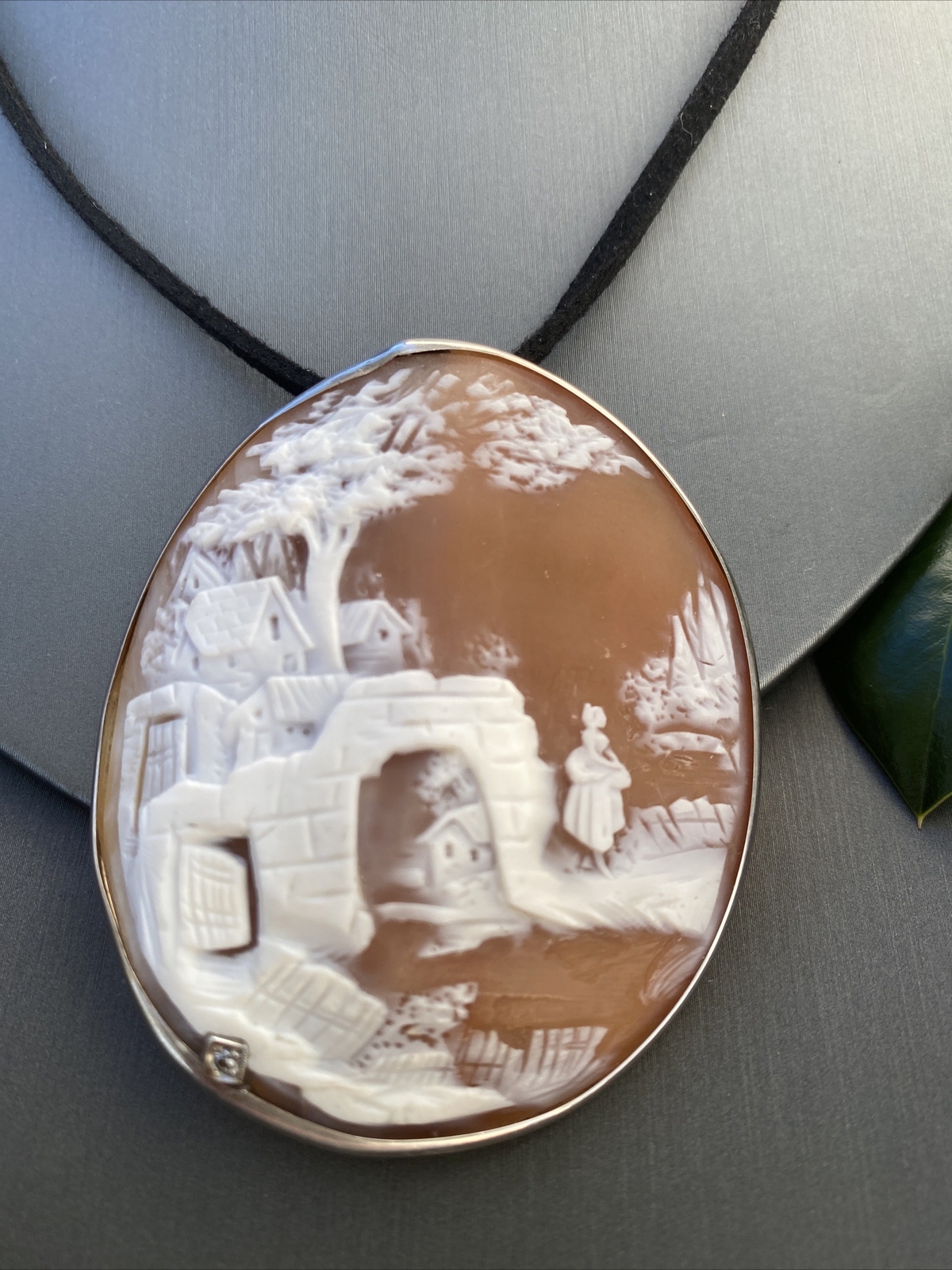 Antique Victorian Cameo Vintage Diamond Pendant Estate Fine Jewelry Pre-Owned