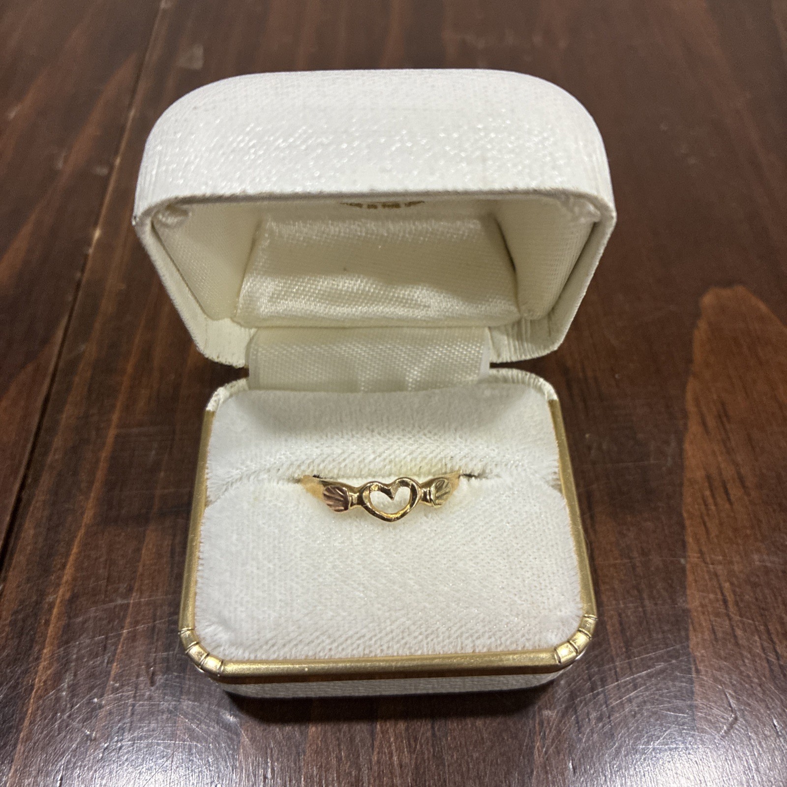 HEART SHAPED 10k GOLD RING SIZE 7