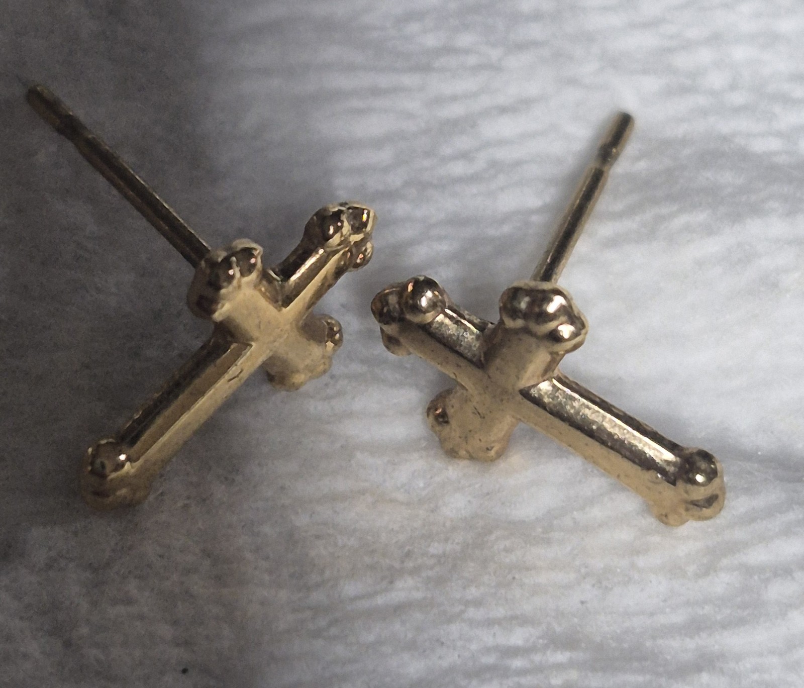Vintage Gold Cross Stud Earrings – Simple Cross Design