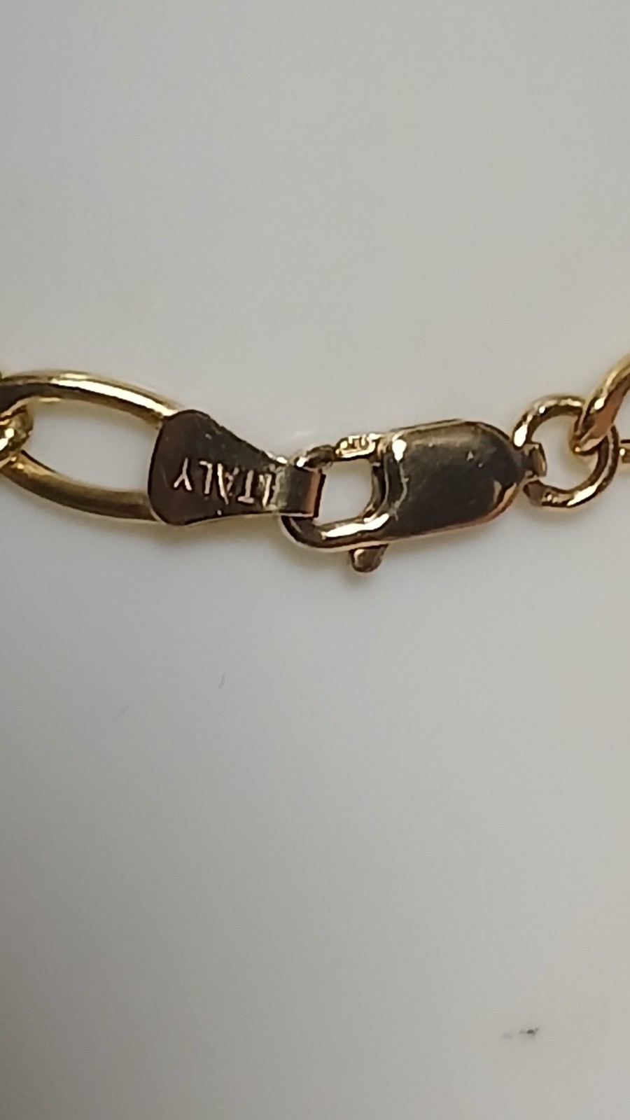 9ct Yellow Gold Bracelet.