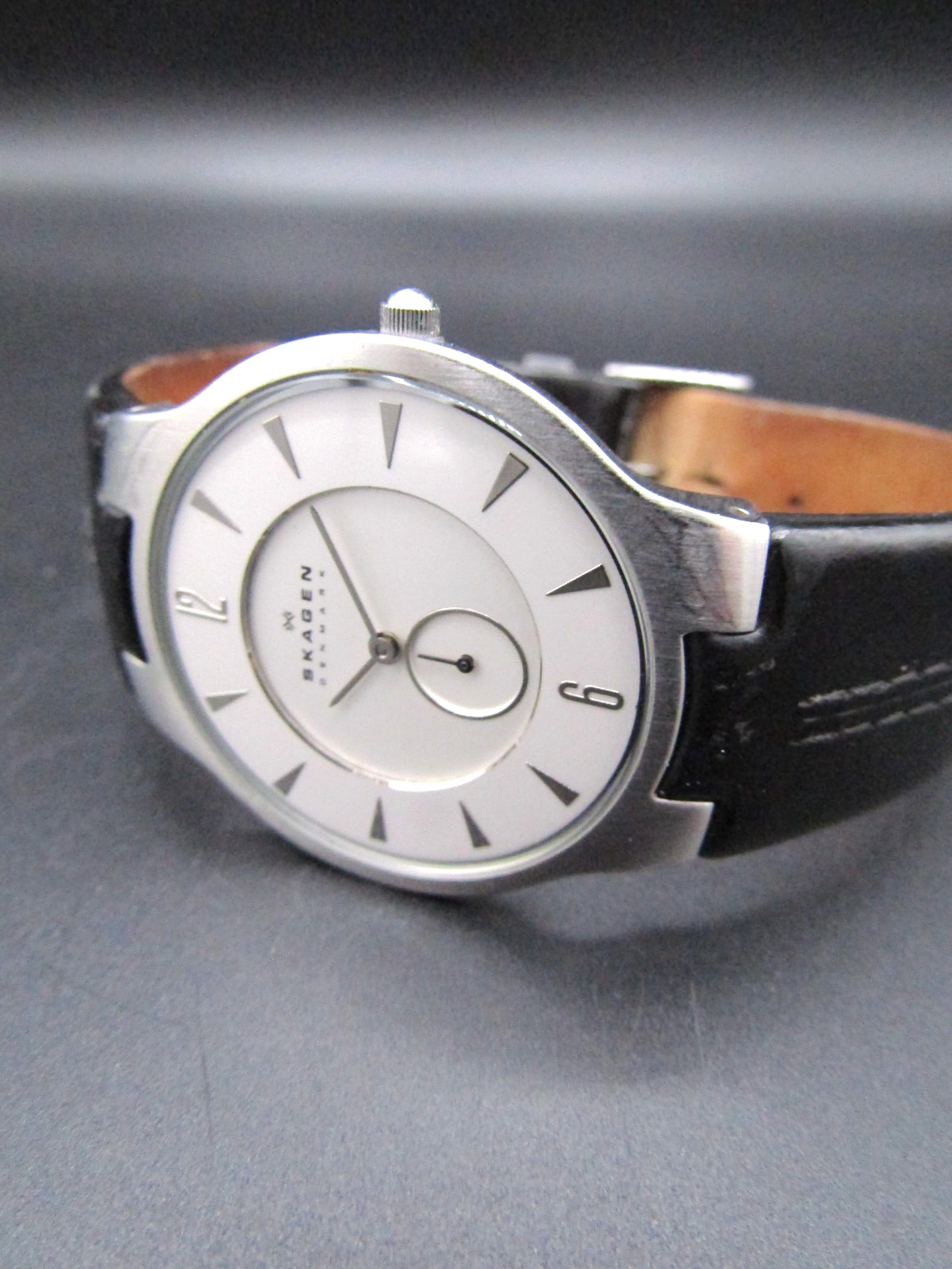 Beautiful Skagen Denmark 433LSLC Sub Second Ultra Slim Thin Case Sunk Dial Watch