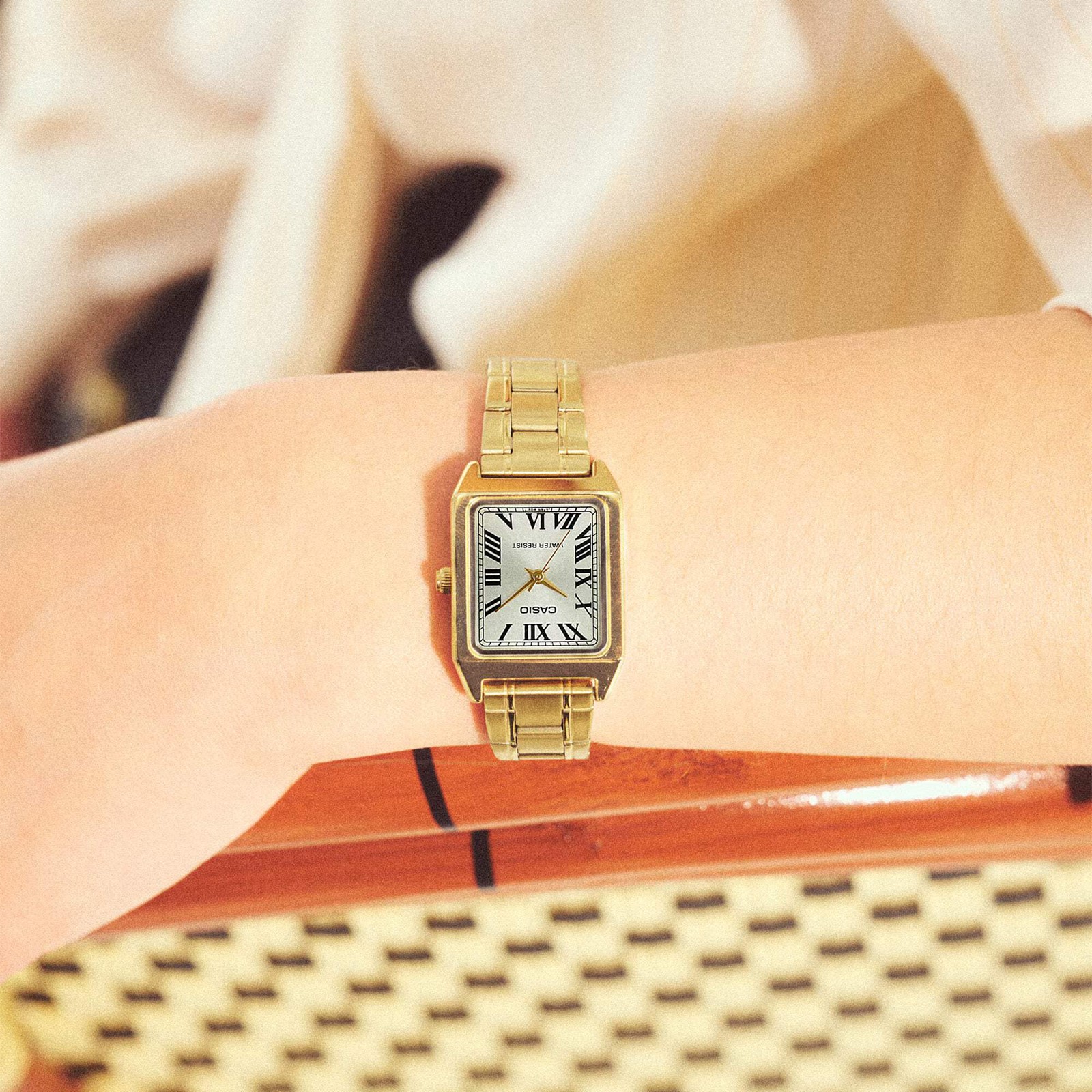 CASIO LTP-V007G-9B LTPV007 GOLD / WHITE DIAL WOMEN’S QUARTZ WATCH