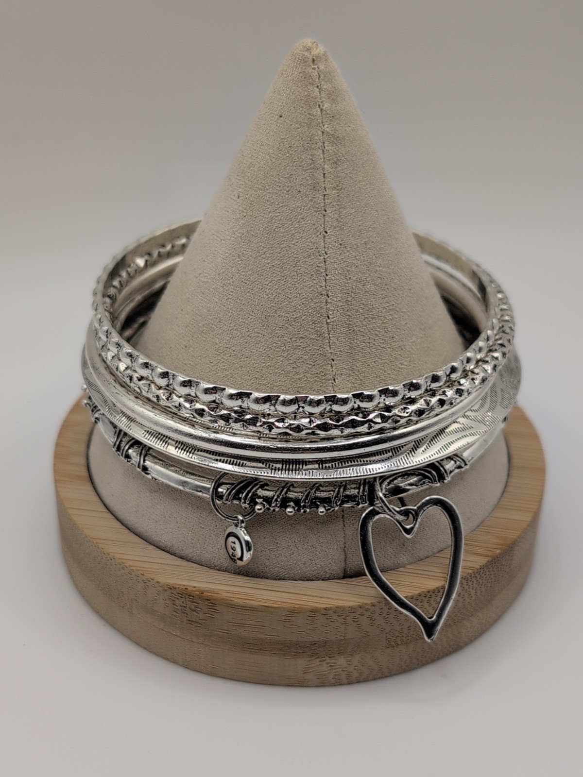 Signed C1046 5 Silver Tone Bangle Bracelet Set With Charms 8.5″