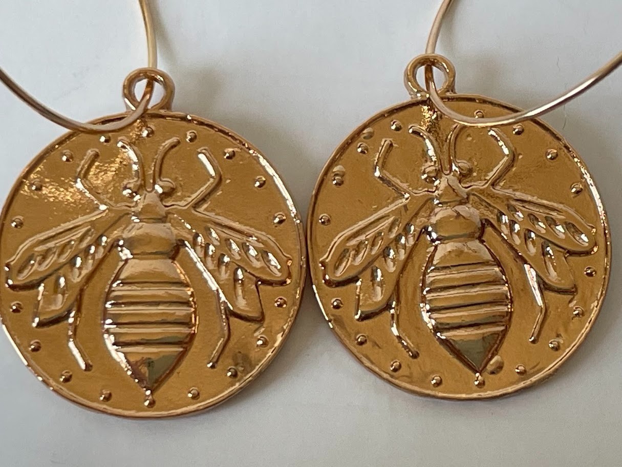 Boho Chic Bee Pattern Round Pendant Earrings For Everyday Wear