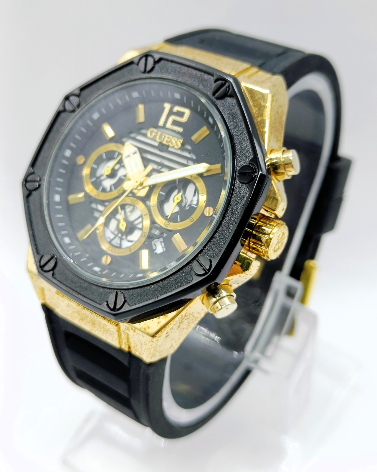 Amazing Guess Chronograph Date Indicator Quartz Analog Men’s Wrist Watch