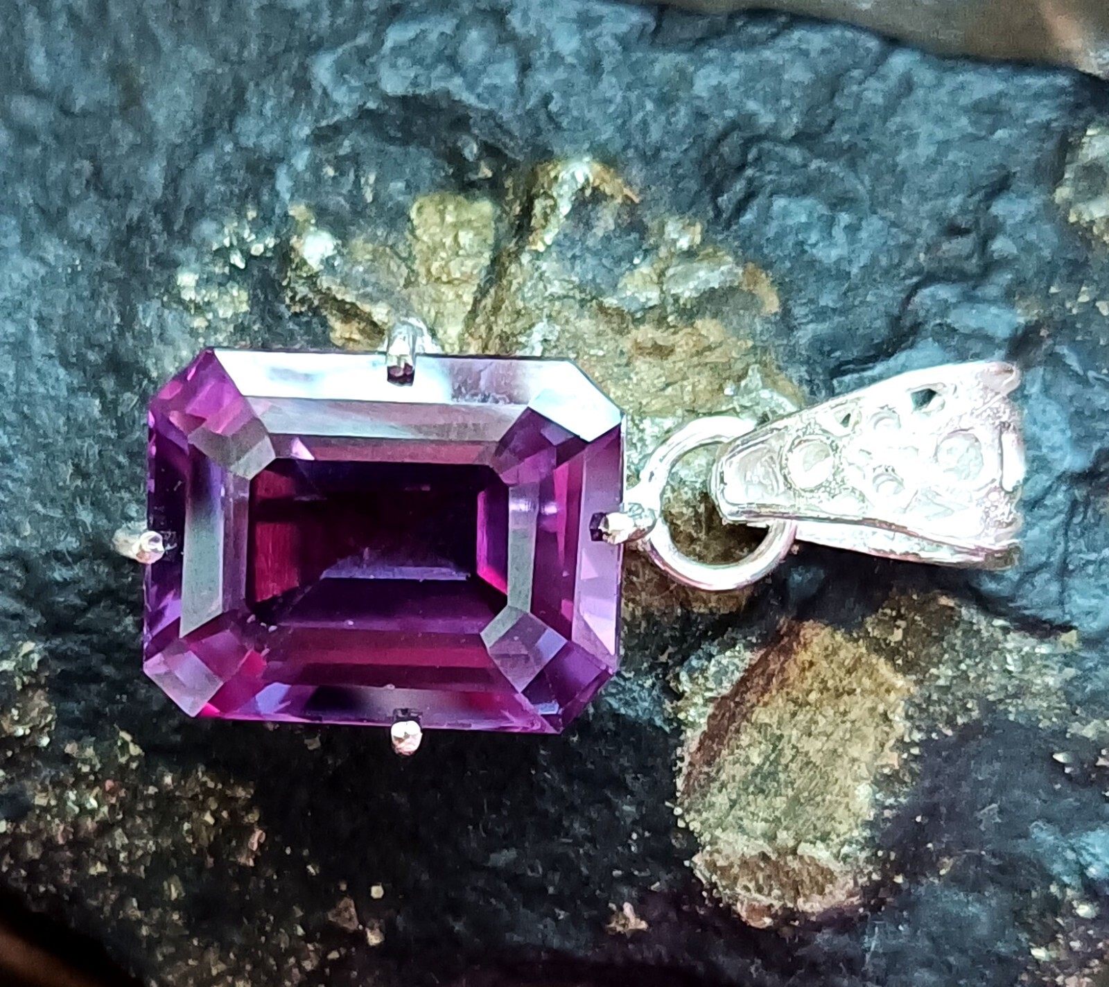Natural Alexandrite Pendant Bi-Color Gemston,925 Sterling Silver Pendant 36.60Ct