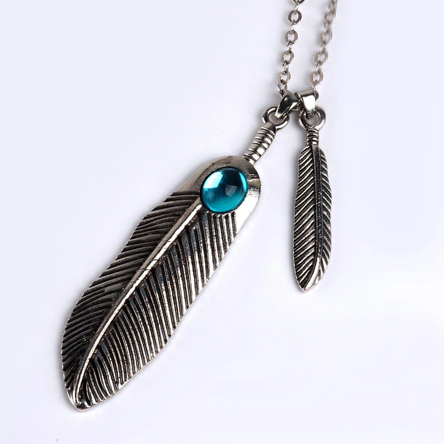 Resident Evil 2 Claire Redfield Feather Pendant Necklace Cosplay Collectible Gif
