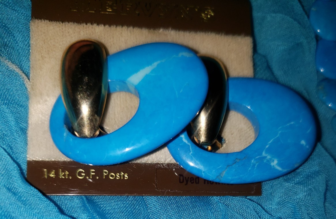 Lovely Vintage Mervyn’s Blue Dyed Howlite Set. Earrings 14kt Gold Filled Posts.