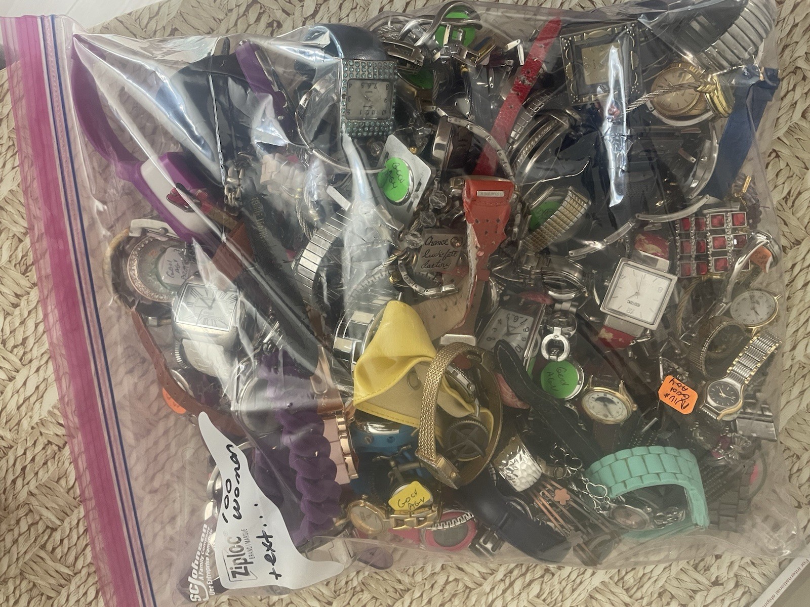 Bulk Mixed Lot Assorted Wristwatches with Watch Bands/Straps, Unisex Adults