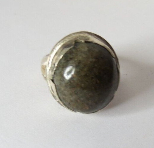 VINTAGE WOMENS SILVER OLIVE COLOR RING SZ 3.