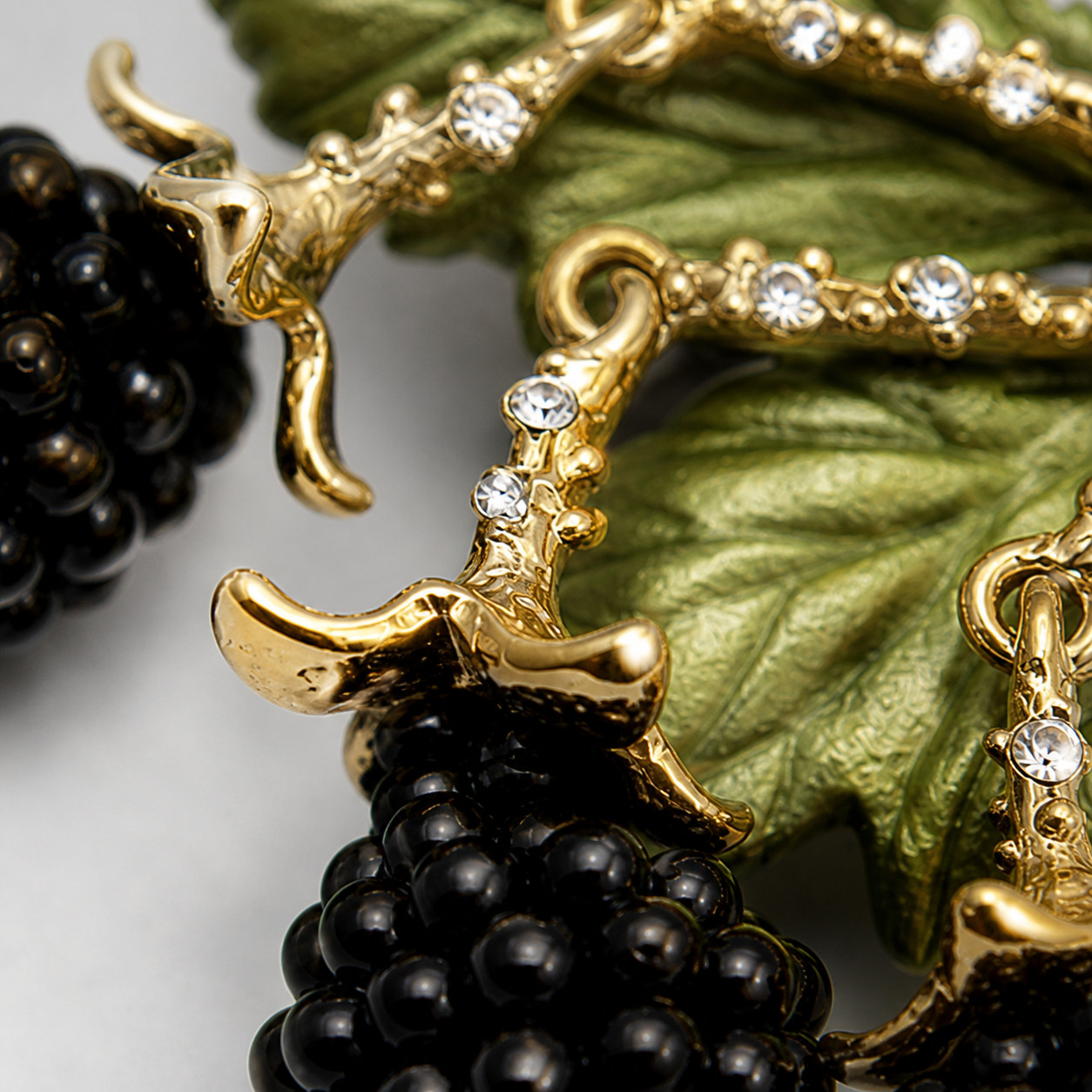 Elegant Vintage Blackberry Brooch Pin Rhinestone Crystal Gold Leaf Women Men Gif
