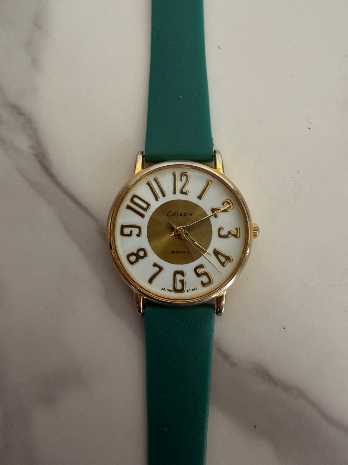 Collezio Ladies Quartz Watch Gold tone, 31 mm white dial Green silicone strap