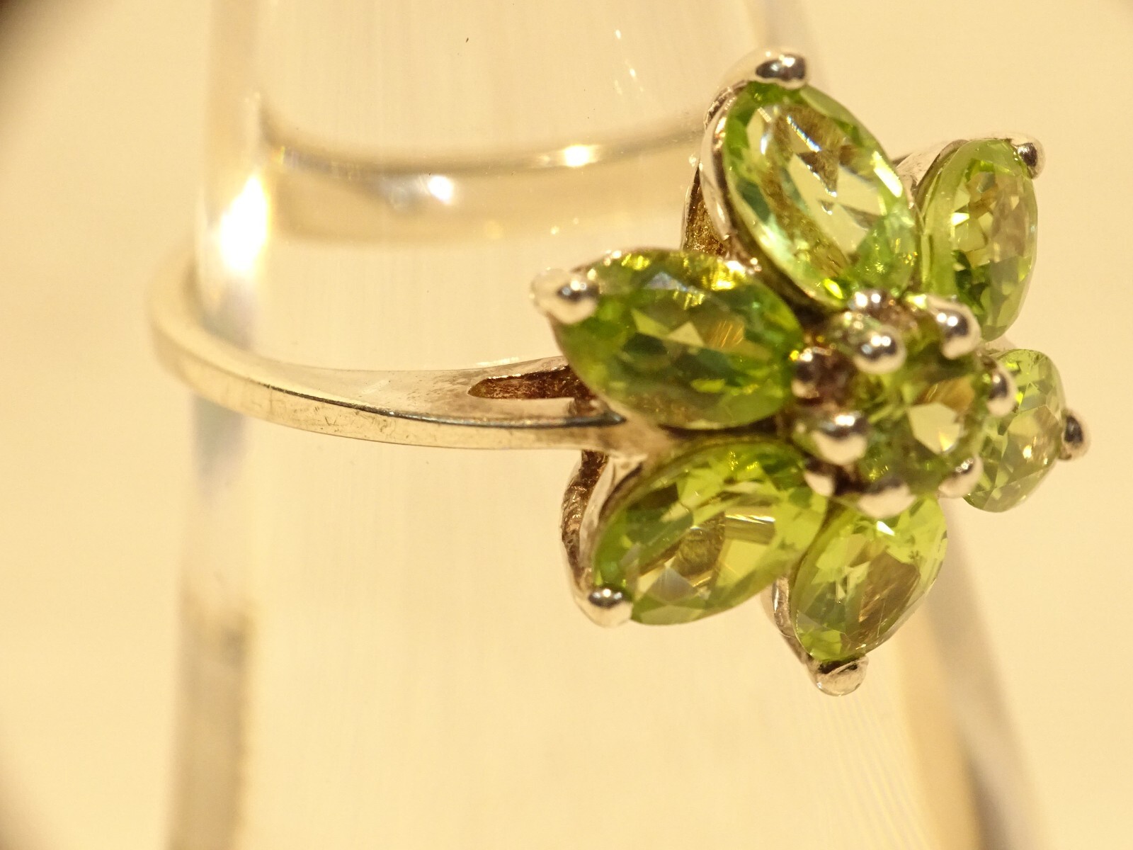 Very Nice Sterling Silver Light Green Tourmaline Classic Flower Size 6 Ring