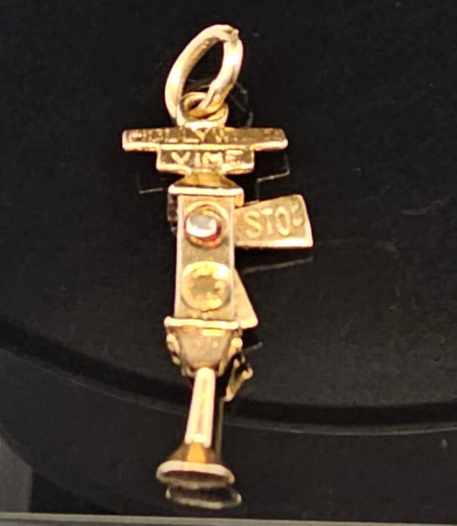 Vintage 14K Gold ~HOLLYWOOD VINE STOP GO YES NO TRAFFIC SIGNAL~ Pendant Charm