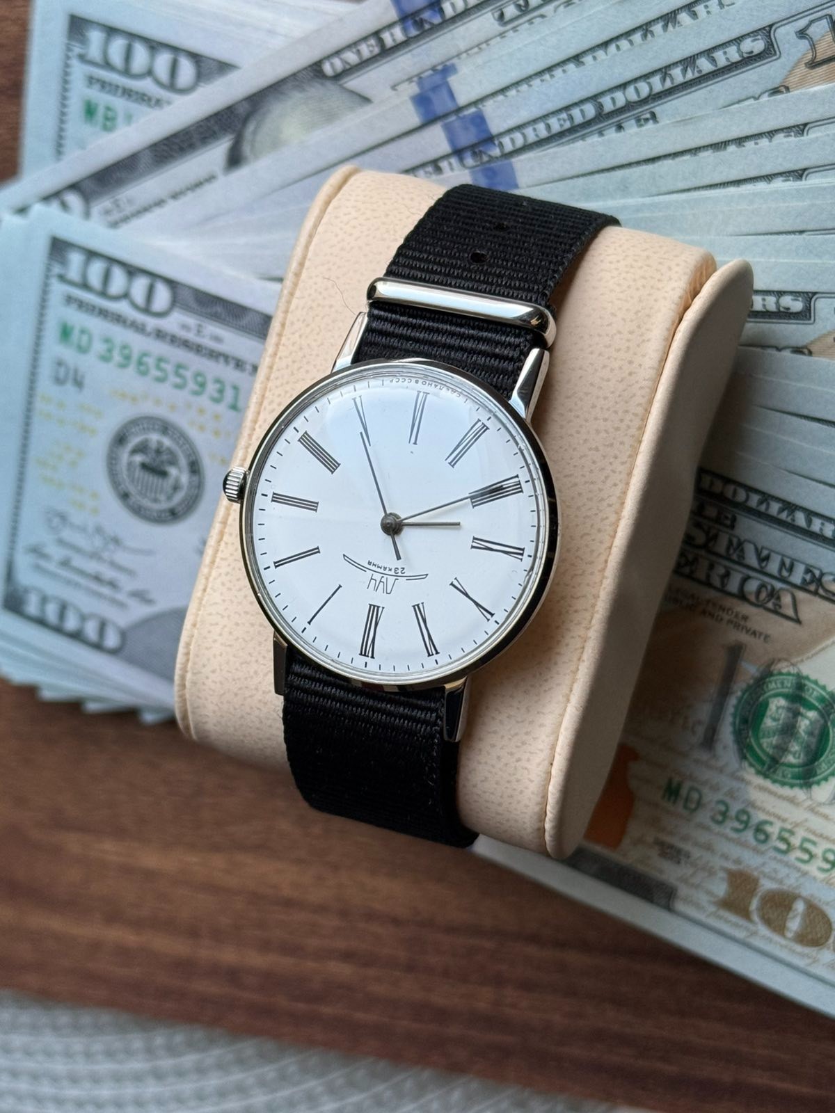 Luch Slim Deluxe Mechanical Watch Ultra Thin Vintage USSR Soviet Men’s Poljot 23