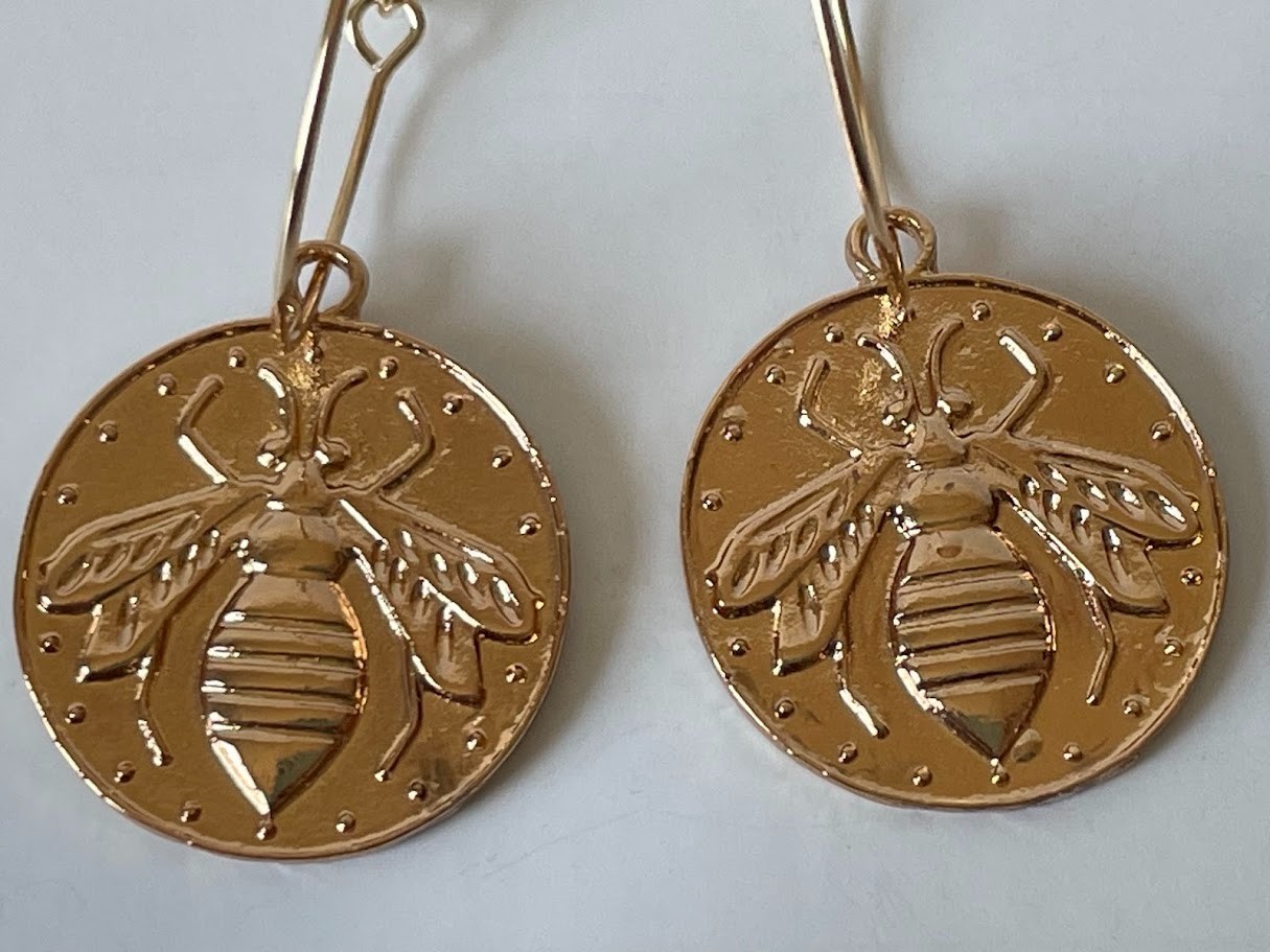 Boho Chic Bee Pattern Round Pendant Earrings For Everyday Wear